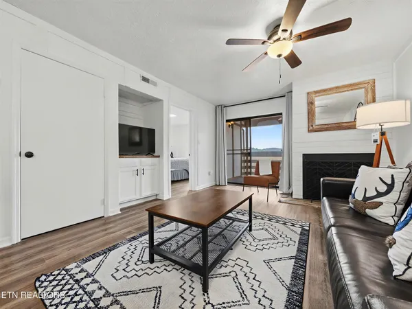 $385,000 | 616 Turkey Nest Road, Unit 313, Gatlinburg, TN 37738