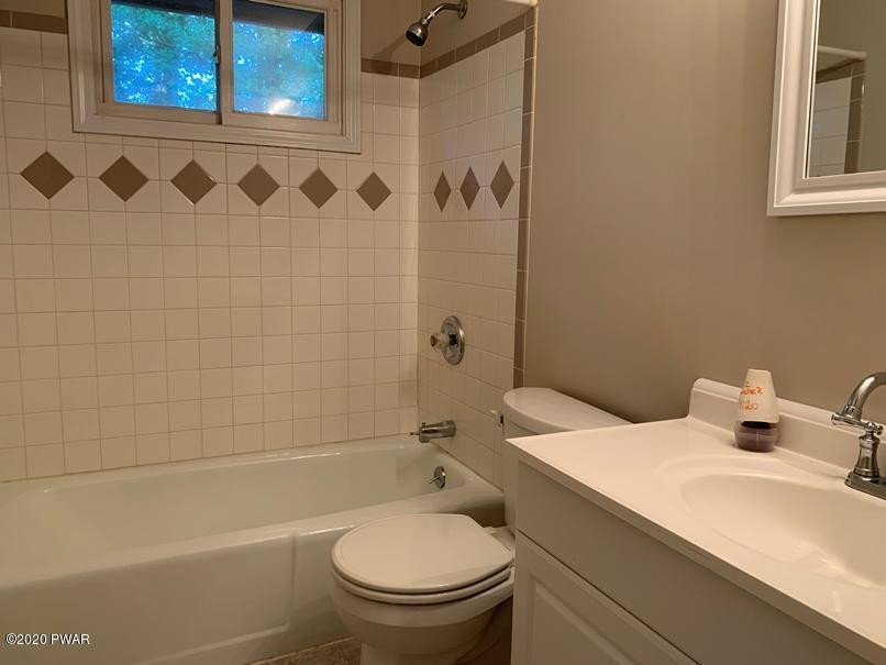 104 Hemlock Hills Road Hawley, PA 18428 - Photo 12 of 15 Bath