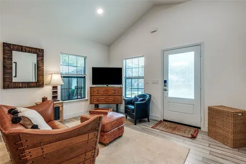 $579,999 | 711 Hollywood Avenue, Dallas, TX 75208