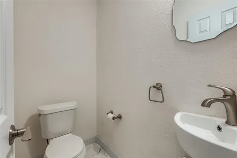 $579,999 | 711 Hollywood Avenue, Dallas, TX 75208