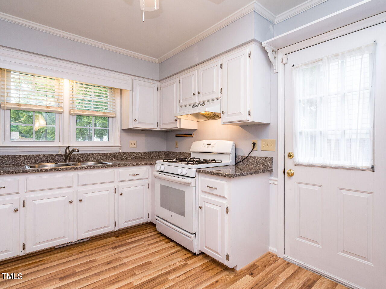 2017 Travianna Court Raleigh, NC 27609 - Photo 12 of 28 011-1280x960-kitchen