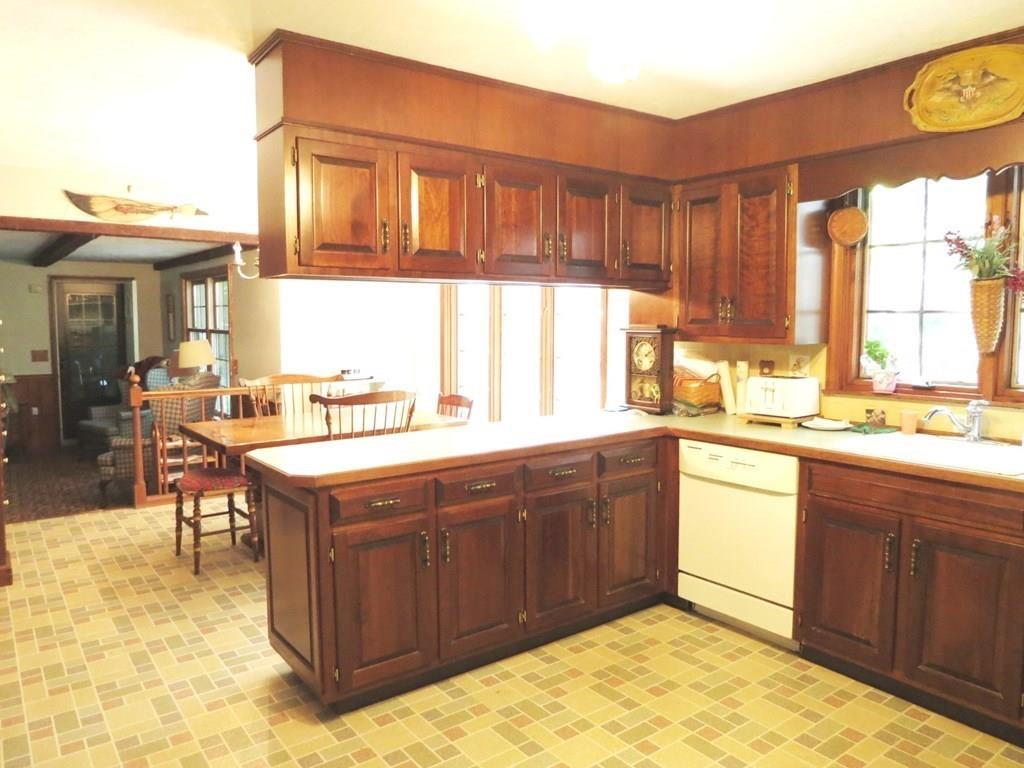 129 Walker Pond Road Sturbridge, MA 01566 - Photo 9 of 34