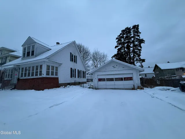 $2,000 | 4 Yale Street, Schenectady, NY 12304