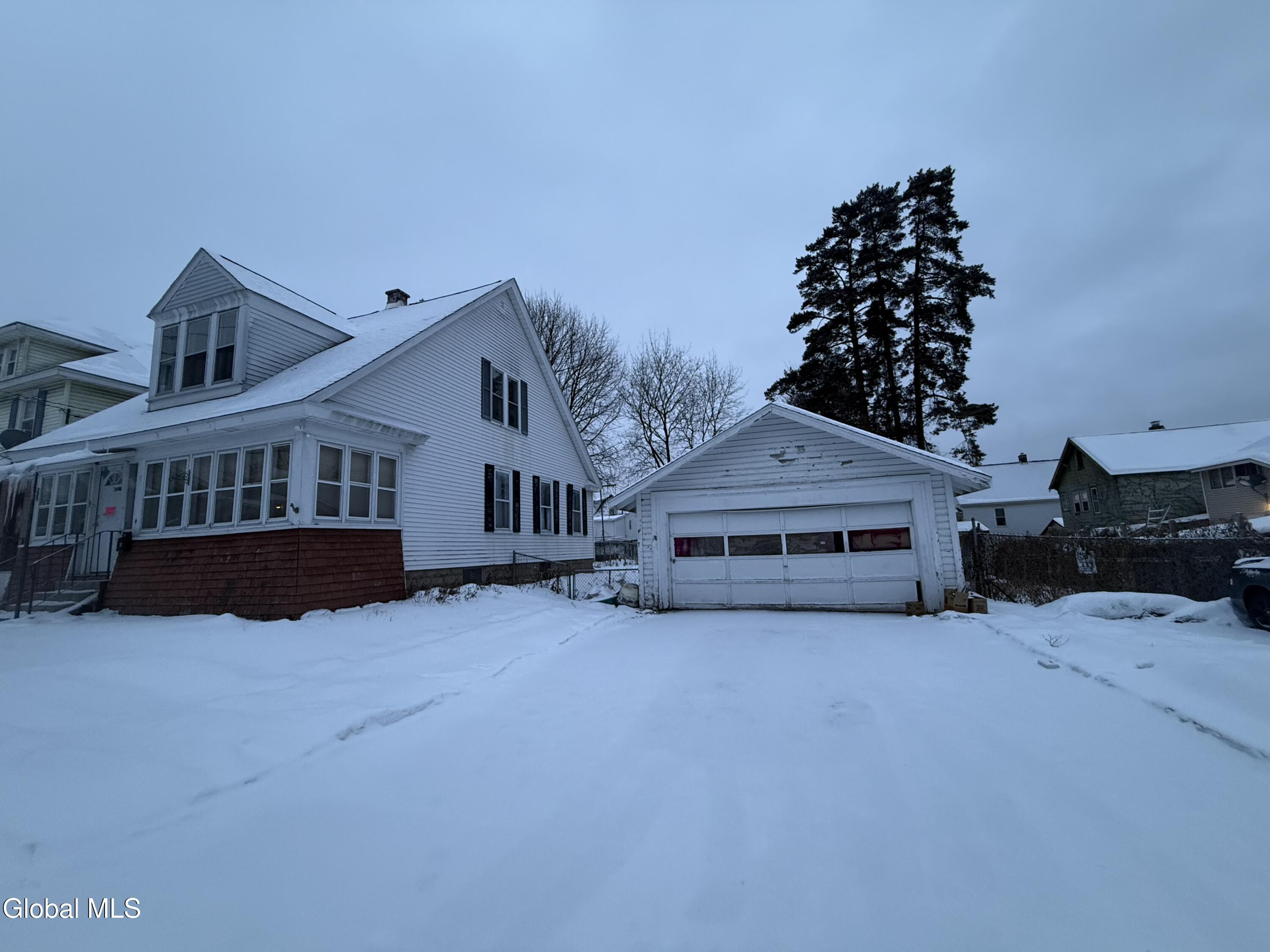 4 Yale Street Schenectady, NY 12304 - Photo 1 of 11 IMG_3598