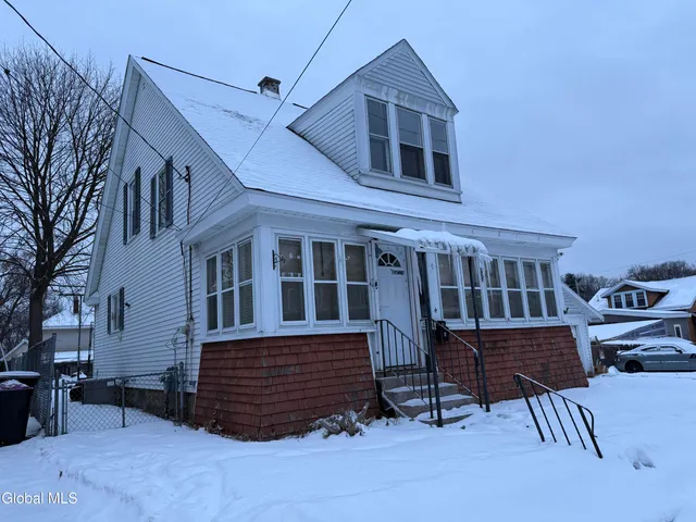 $2,000 | 4 Yale Street, Schenectady, NY 12304