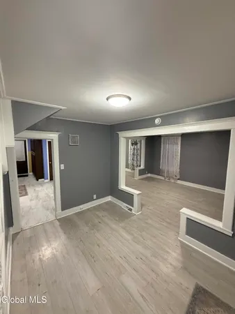 $1,800 | 4 Yale Street, Schenectady, NY 12304