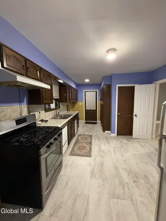 $1,800 | 4 Yale Street, Schenectady, NY 12304