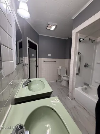 $1,800 | 4 Yale Street, Schenectady, NY 12304