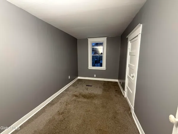 $1,800 | 4 Yale Street, Schenectady, NY 12304
