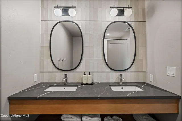 $2,200,000 | 55 South Thistle Down Lane, Unit A, Laclede, ID 83841