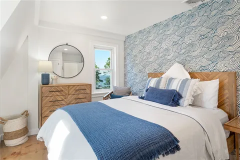 $40,000 | 376 East Shore Road, Jamestown, RI 02835