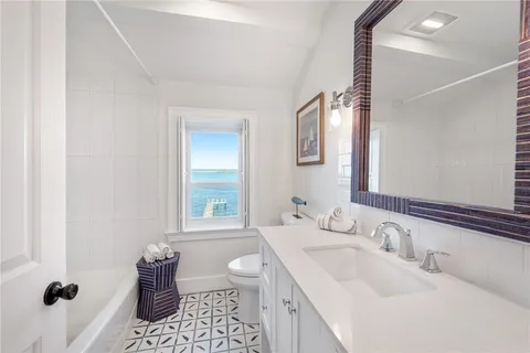 $40,000 | 376 East Shore Road, Jamestown, RI 02835