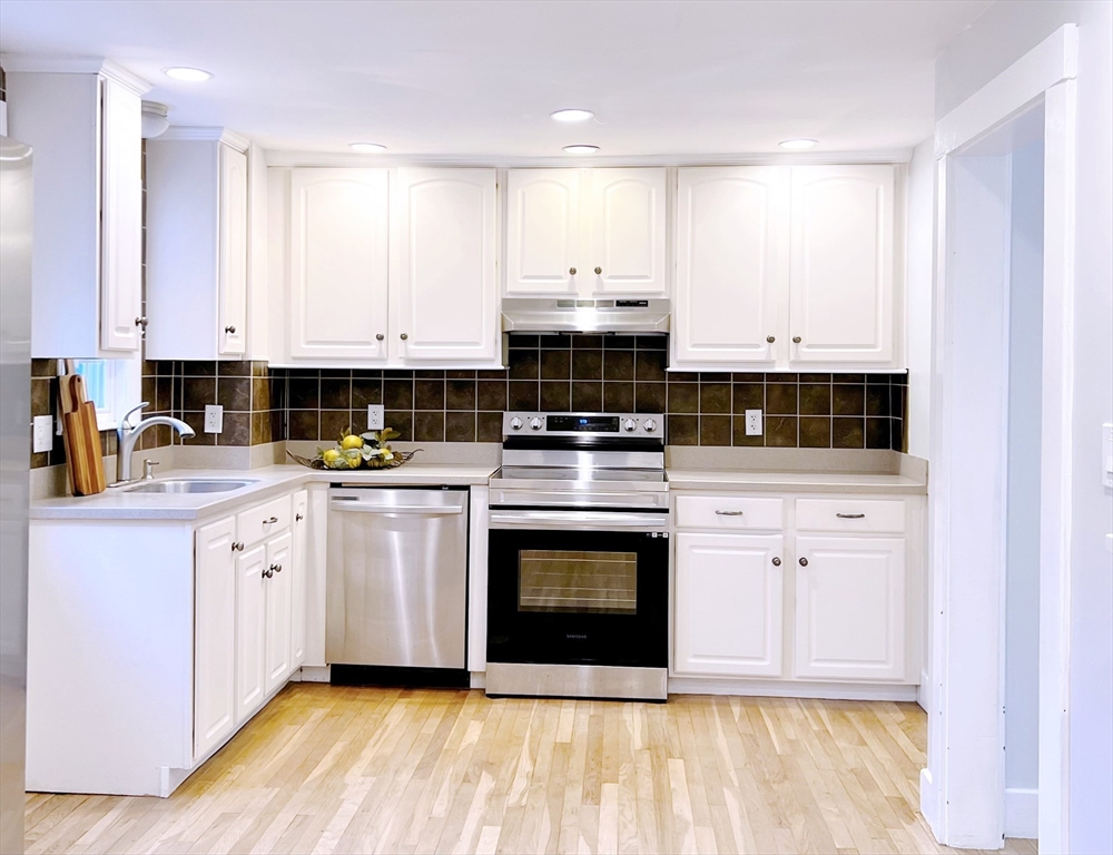 68 Pierrepont Road Newton, MA 02462 - Photo 4 of 19
