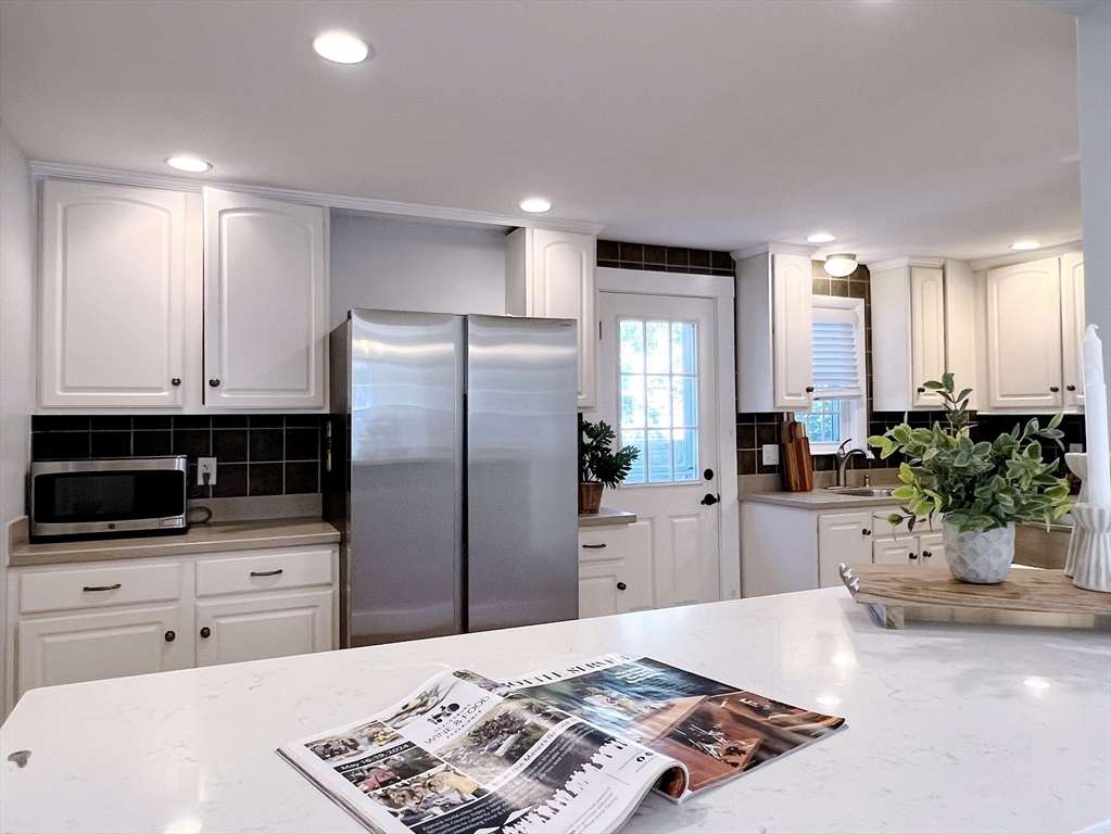 68 Pierrepont Road Newton, MA 02462 - Photo 5 of 19