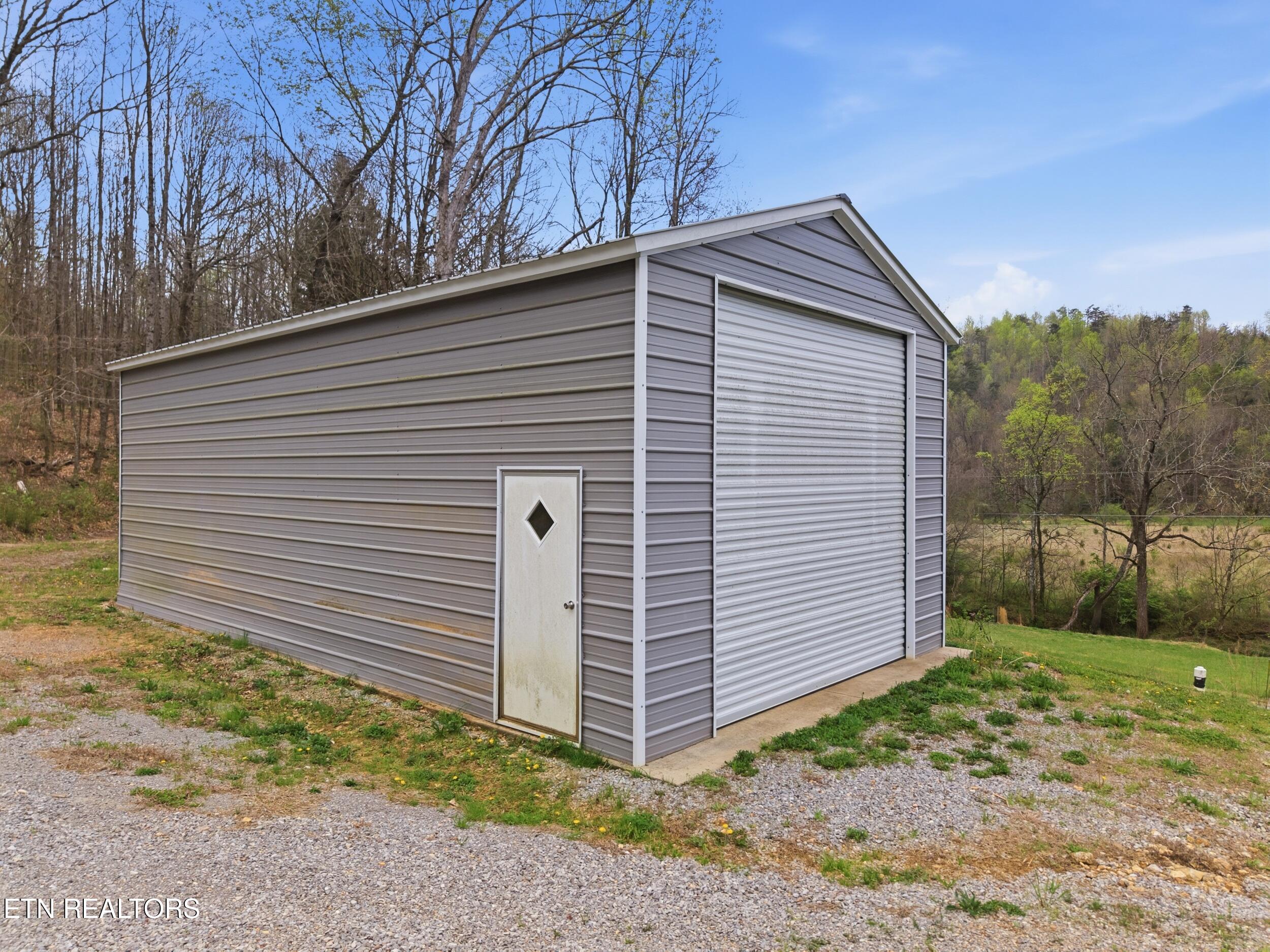 113 Brashears Road Harriman, TN 37748 - Photo 11 of 60 11_113_brashears_rd_11