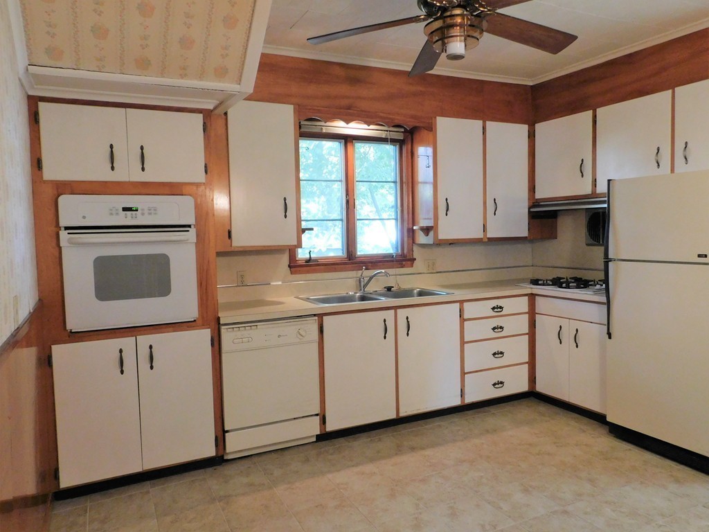 24 Pine Street West Springfield, MA 01089 - Photo 4 of 30 Gallery Image 4