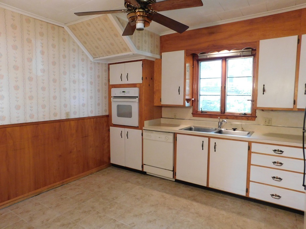 24 Pine Street West Springfield, MA 01089 - Photo 5 of 30 Gallery Image 5