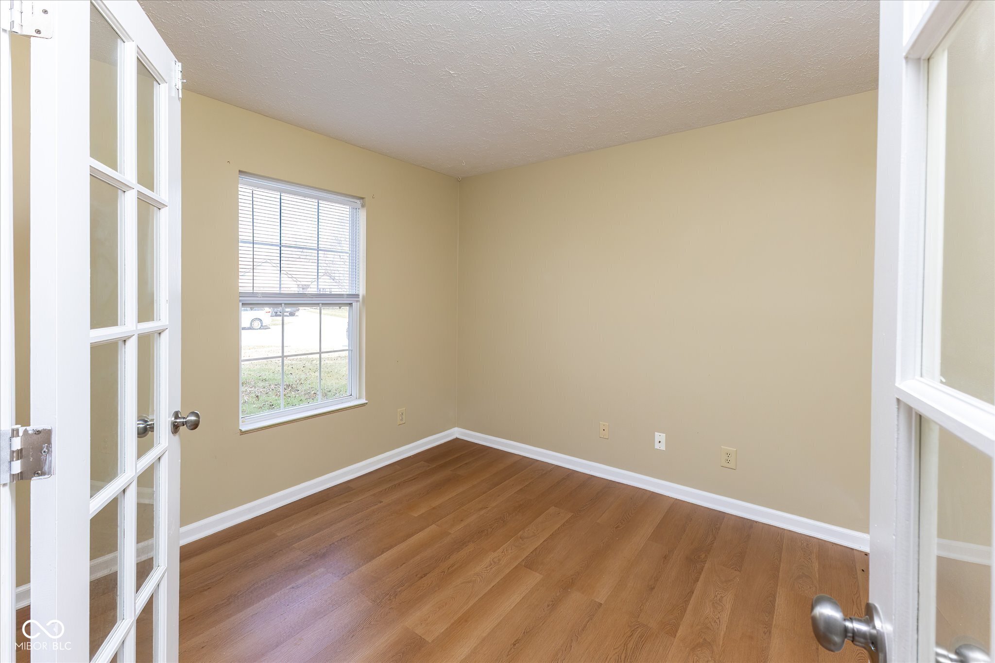 3065 Hemlock Way Indianapolis, IN 46203 - Photo 2 of 20