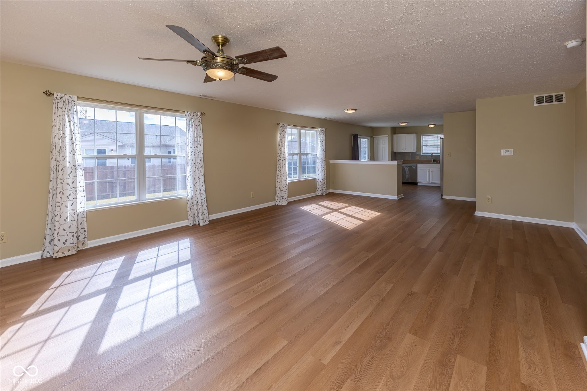 3065 Hemlock Way Indianapolis, IN 46203 - Photo 3 of 20