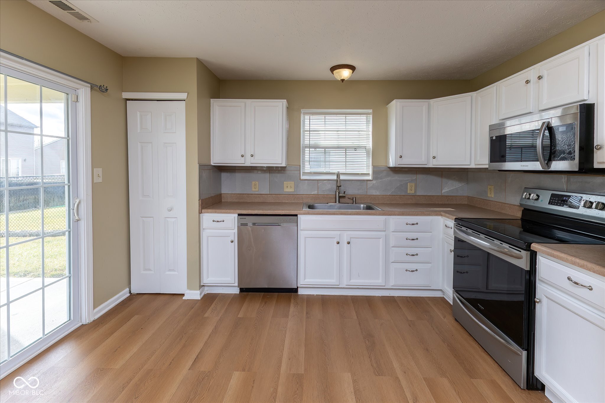 3065 Hemlock Way Indianapolis, IN 46203 - Photo 7 of 20