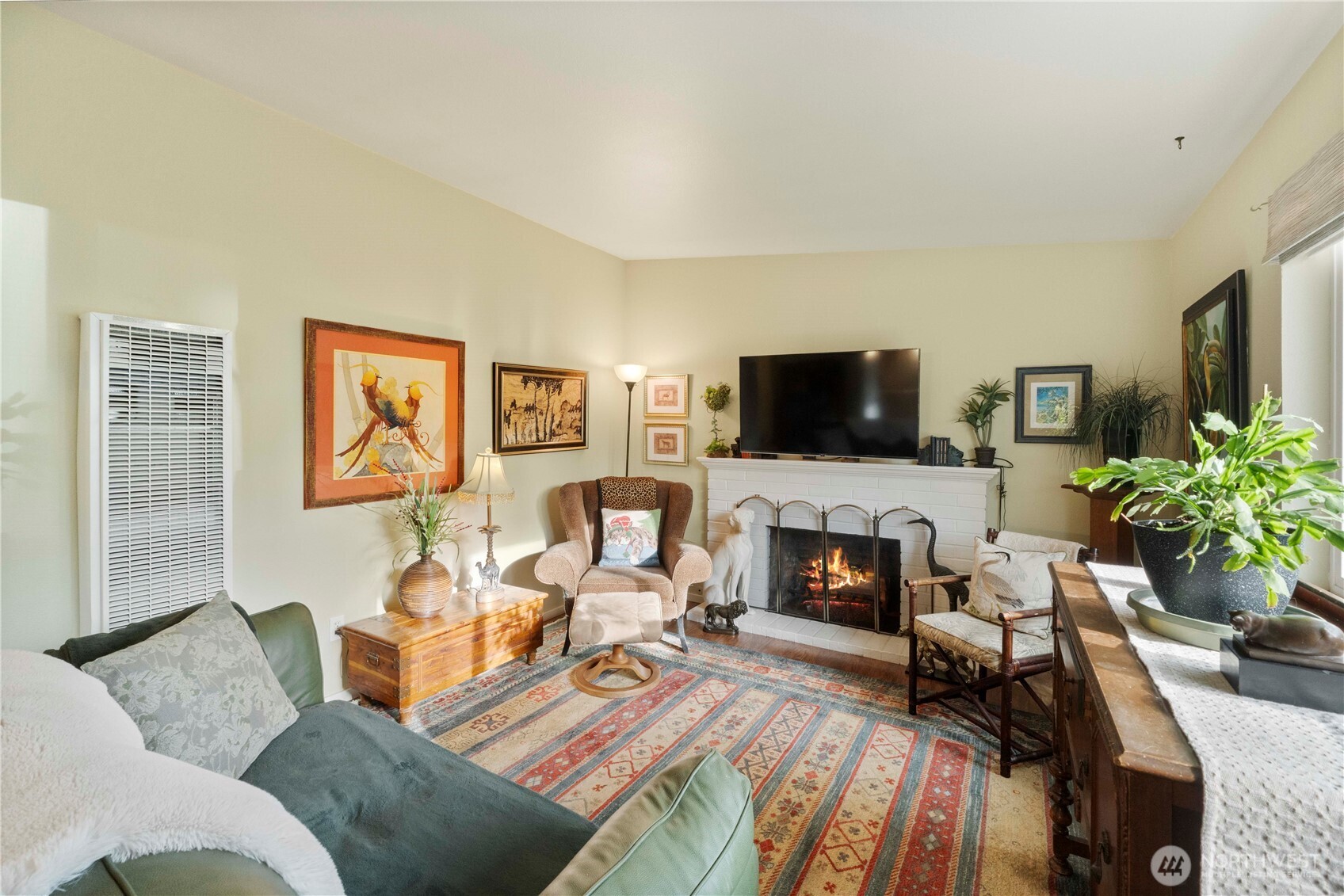 8414 John Dower Road Southwest, Unit 14 Lakewood, WA 98499 - Photo 3 of 33 a living room with furniture flat screen tv and a fireplace
