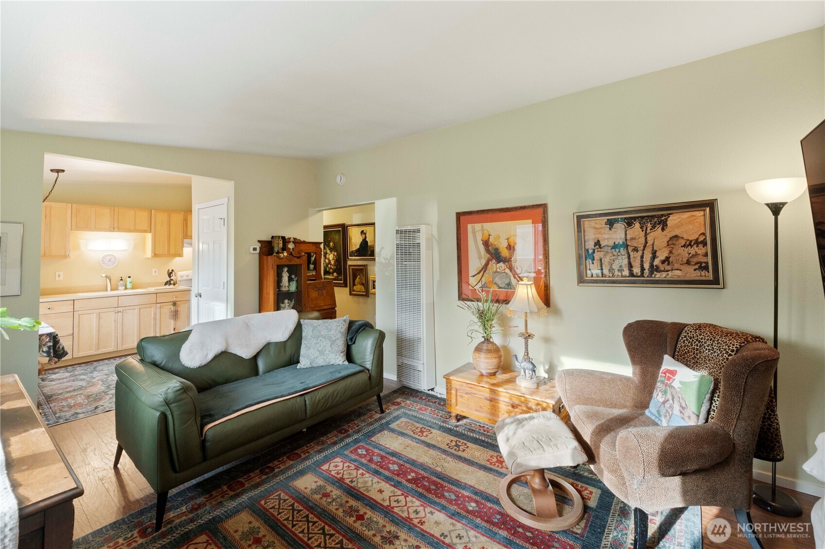 8414 John Dower Road Southwest, Unit 14 Lakewood, WA 98499 - Photo 6 of 33 a living room with furniture and wooden floor