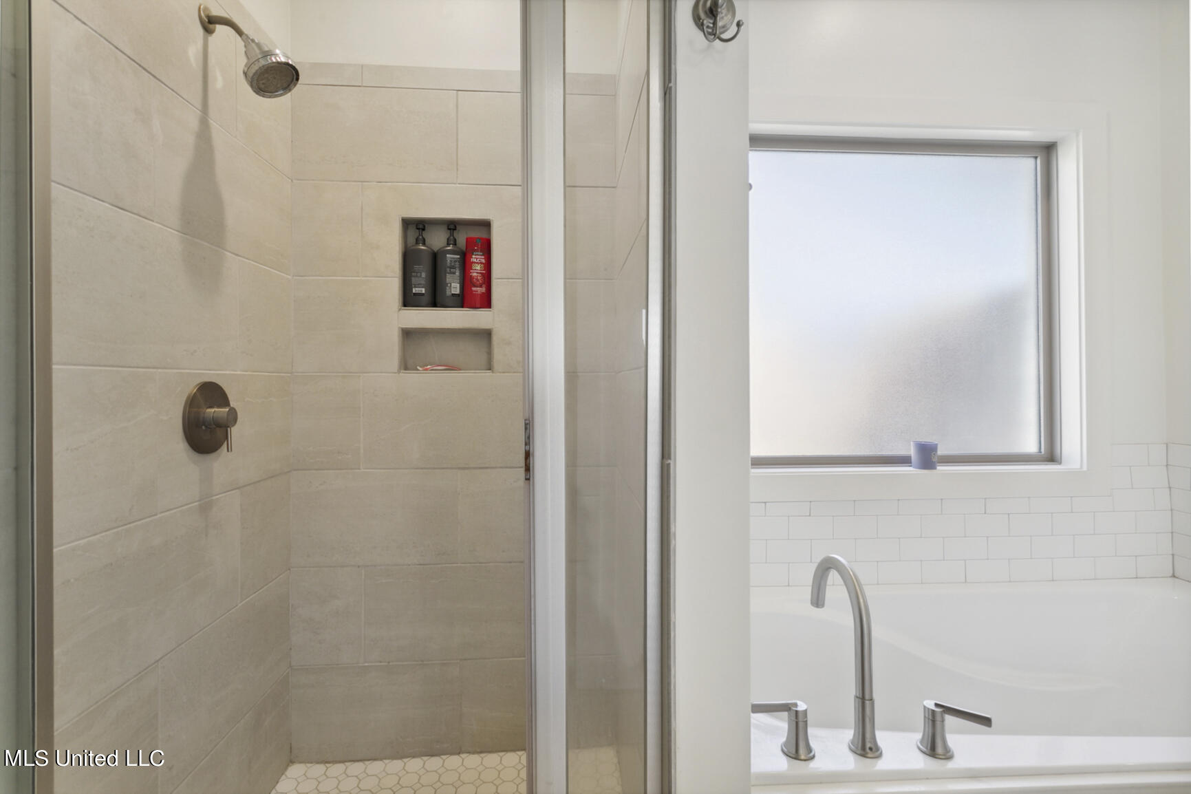 102 Shore View Drive Madison, MS 39110 - Photo 18 of 36 Fully Tiled Shower