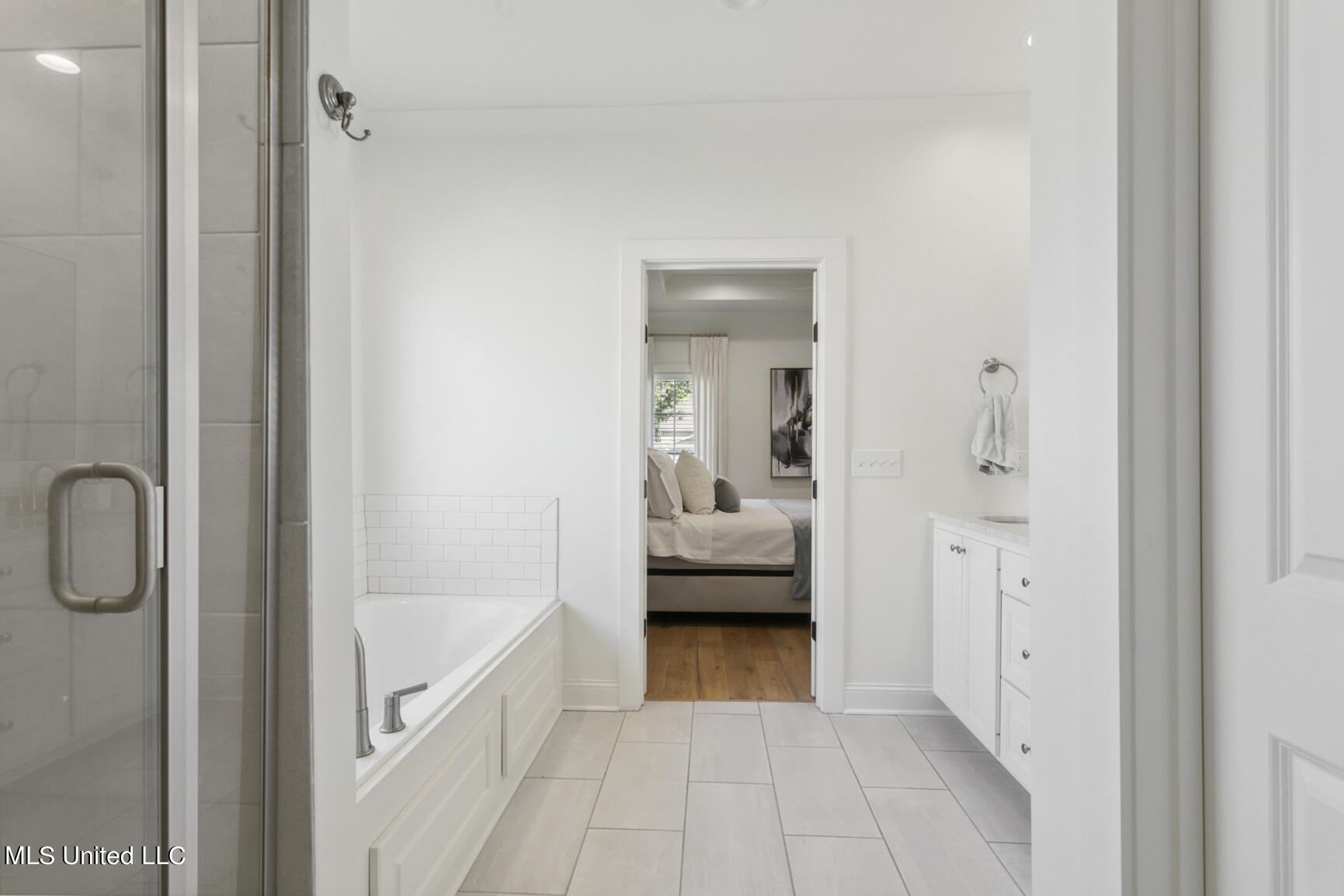 102 Shore View Drive Madison, MS 39110 - Photo 19 of 36 Full Size Soaker Tub