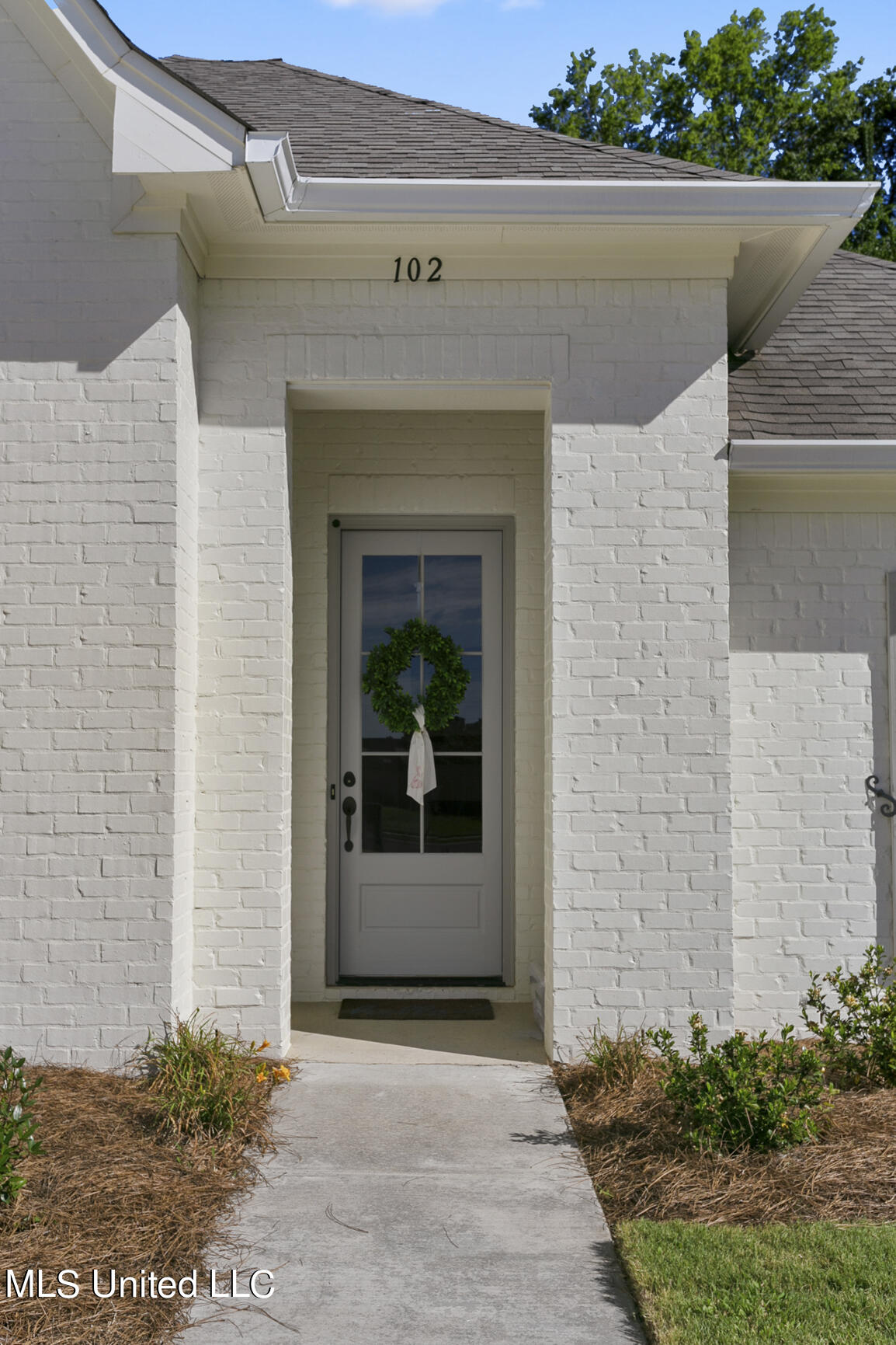 102 Shore View Drive Madison, MS 39110 - Photo 2 of 36 Covered Front Entry