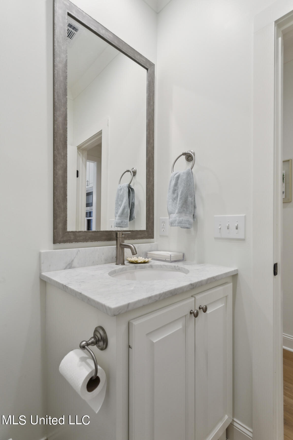 102 Shore View Drive Madison, MS 39110 - Photo 25 of 36 Powder Room