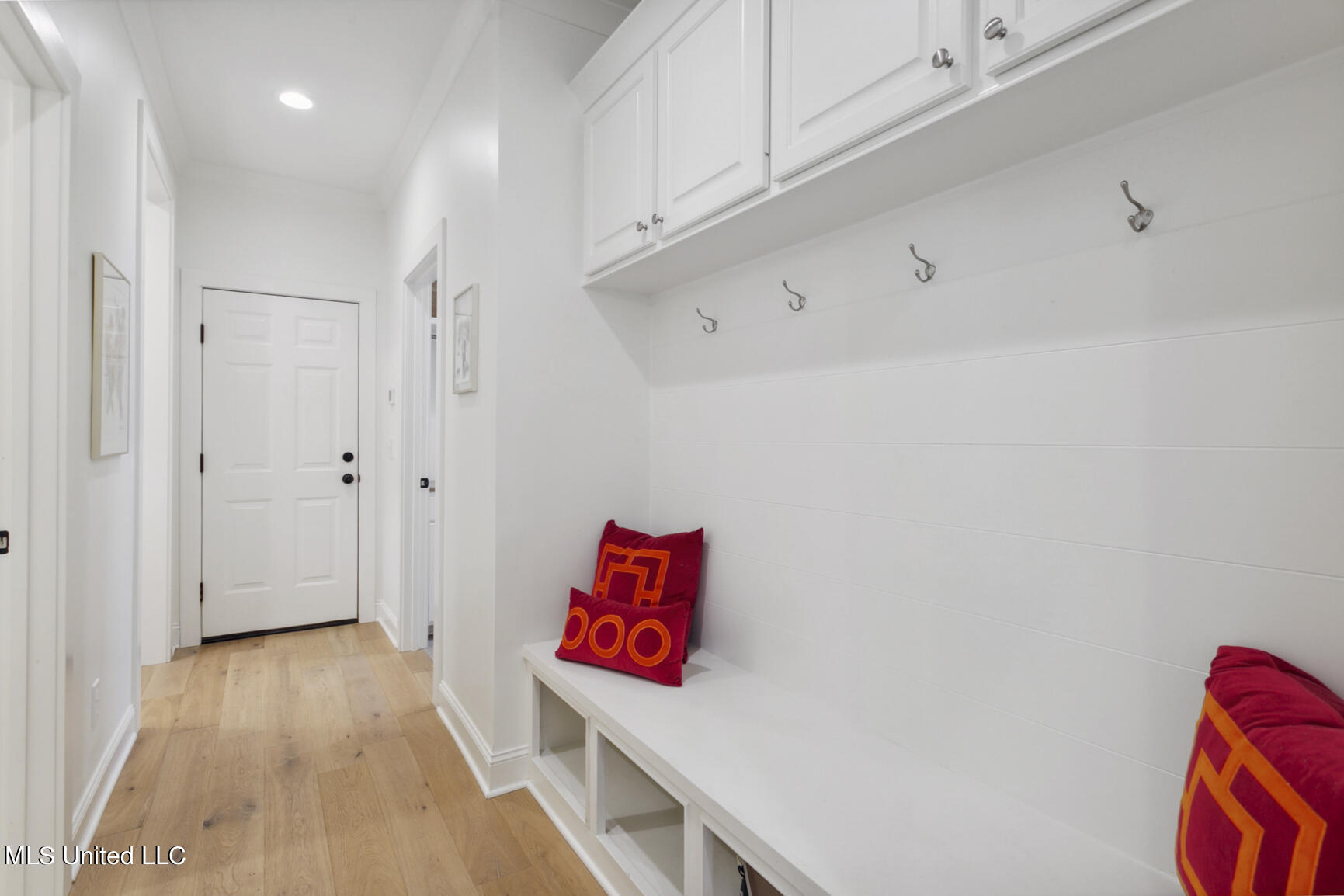 102 Shore View Drive Madison, MS 39110 - Photo 27 of 36 Long Row of Cubbies