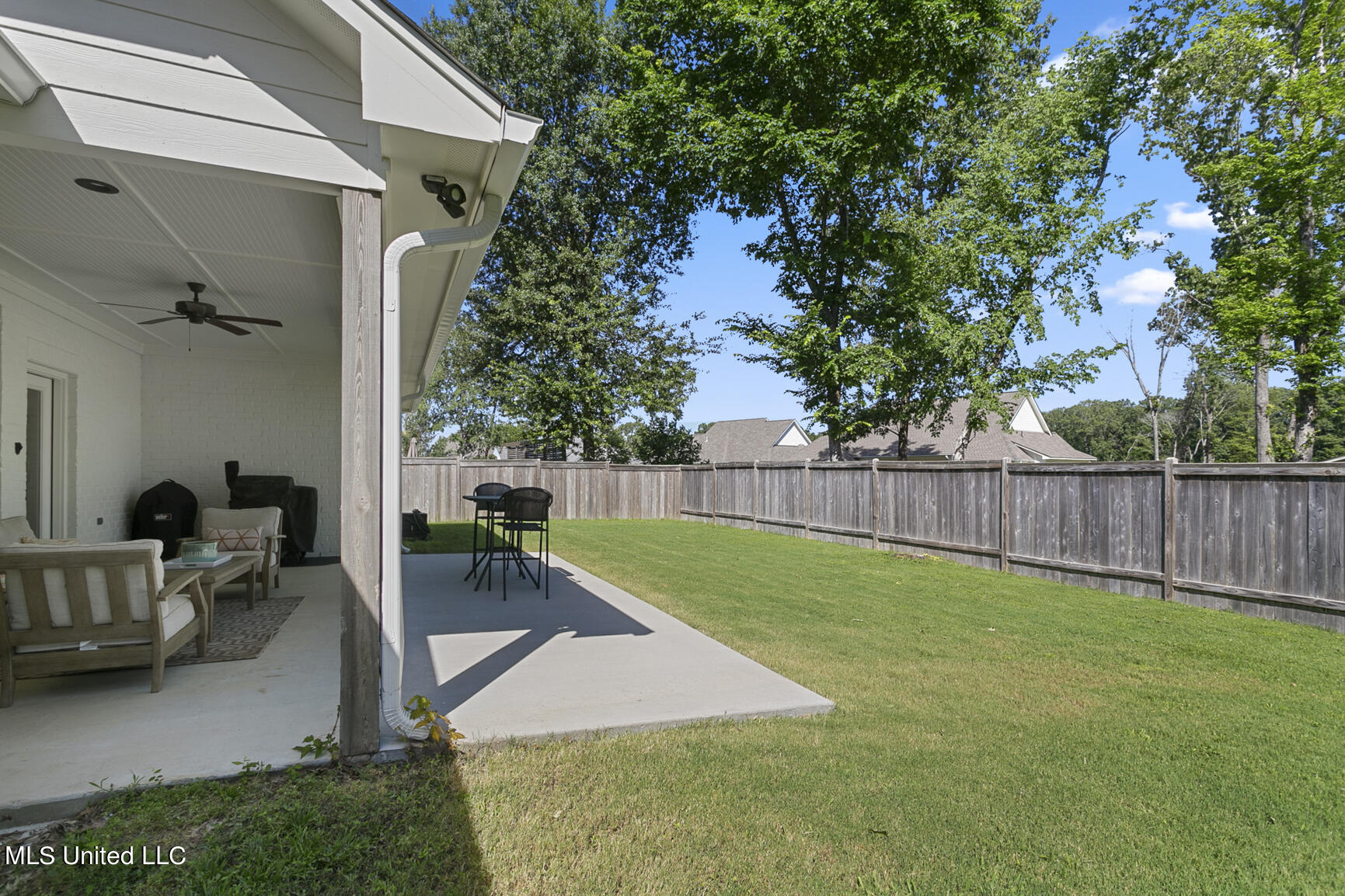 102 Shore View Drive Madison, MS 39110 - Photo 31 of 36 Fully Fenced flat Grassy Backyard