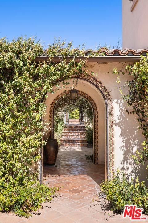 1111 Stradella Road Los Angeles, CA 90077 - Photo 2 of 37