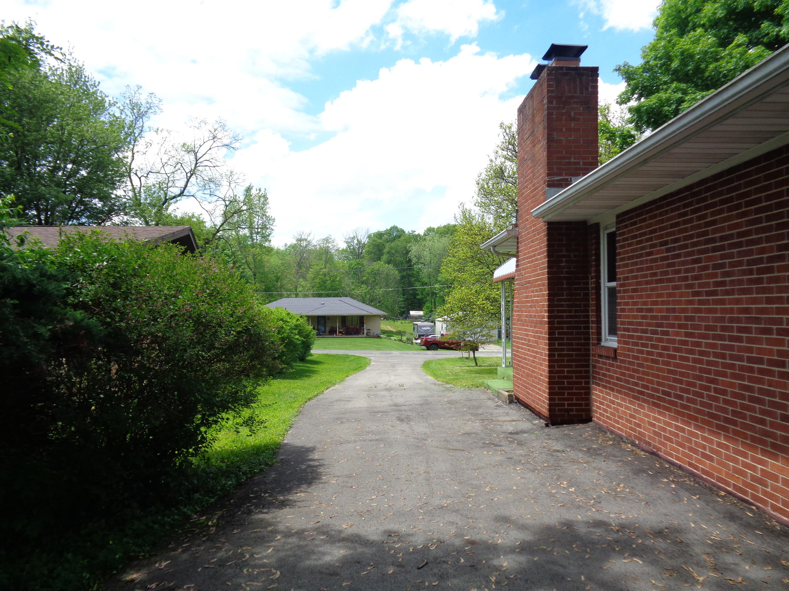 2424 Cottingham Road North Springfield, OH 45502 - Photo 3 of 29