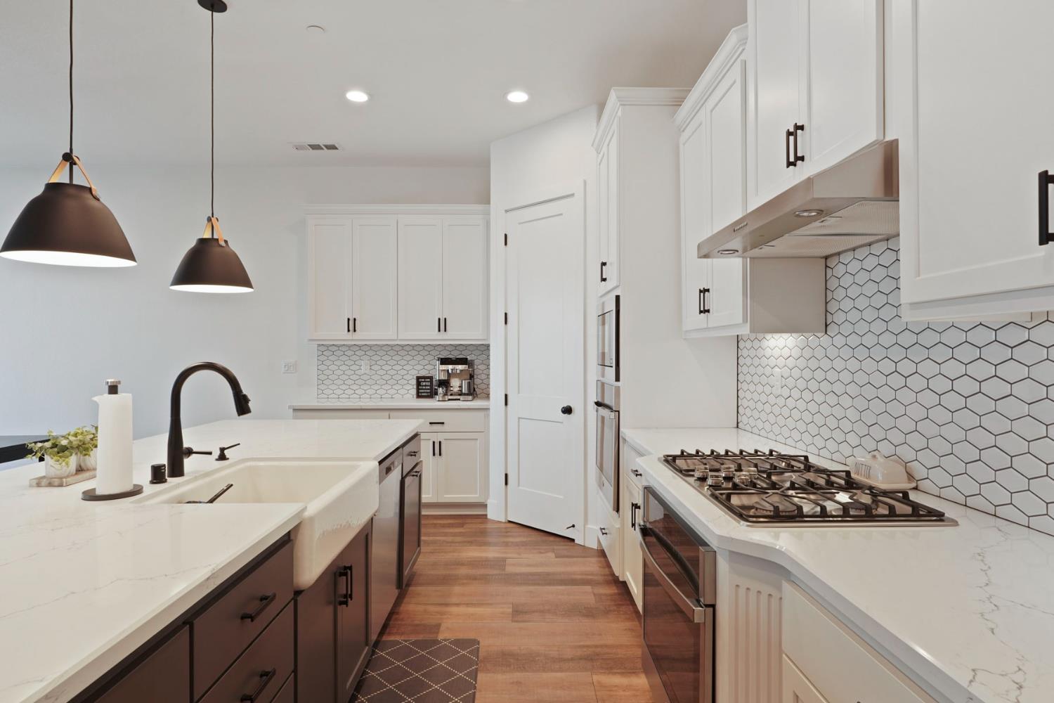 2446 Paramount Lane Manteca, CA 95337 - Photo 11 of 39