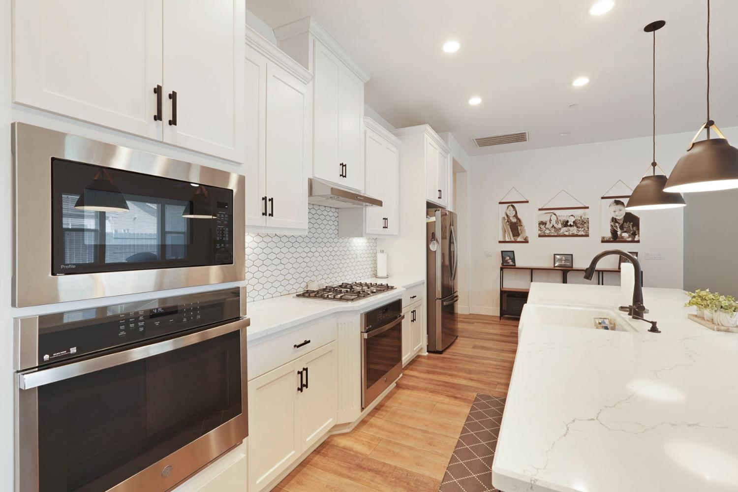 2446 Paramount Lane Manteca, CA 95337 - Photo 13 of 39