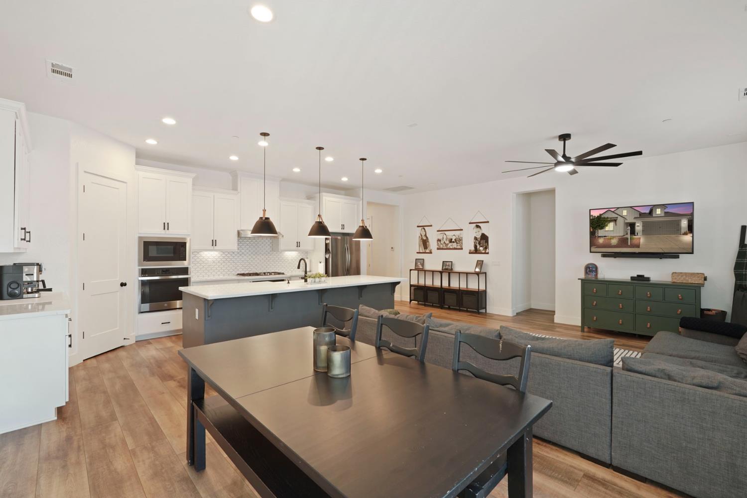 2446 Paramount Lane Manteca, CA 95337 - Photo 14 of 39