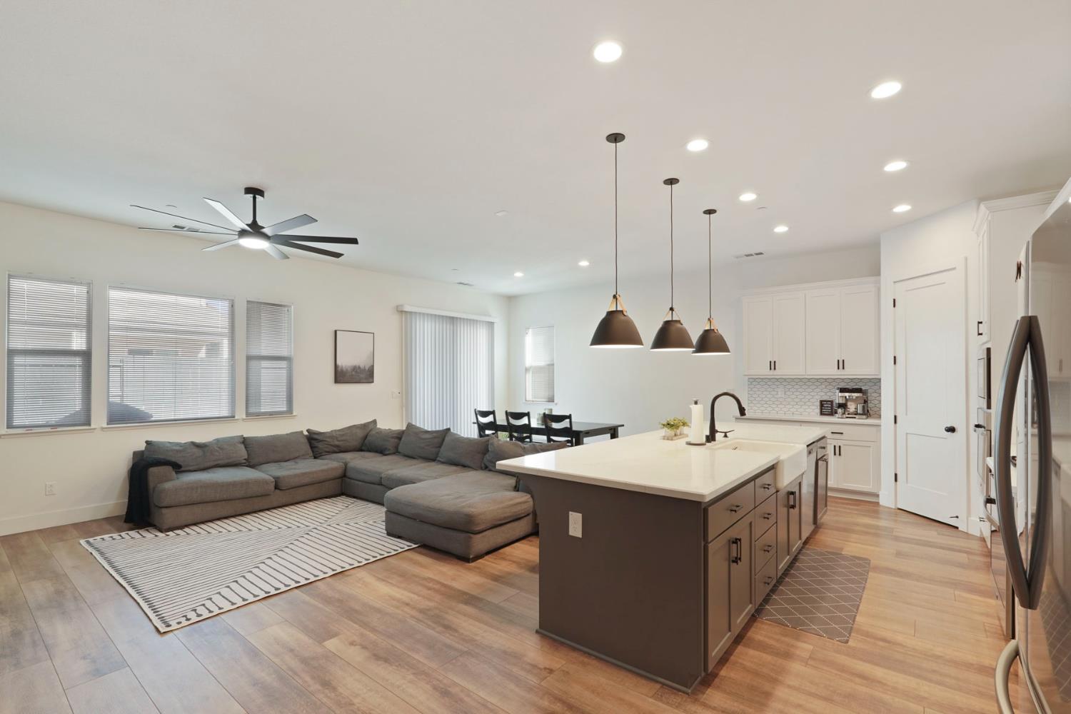 2446 Paramount Lane Manteca, CA 95337 - Photo 16 of 39