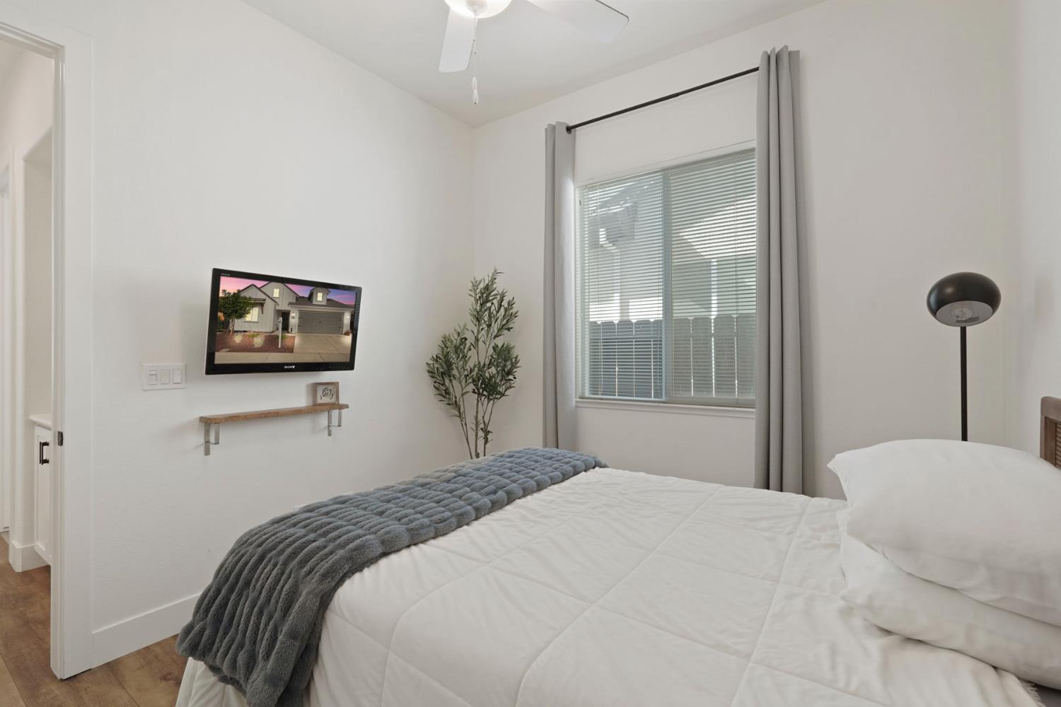 2446 Paramount Lane Manteca, CA 95337 - Photo 21 of 39