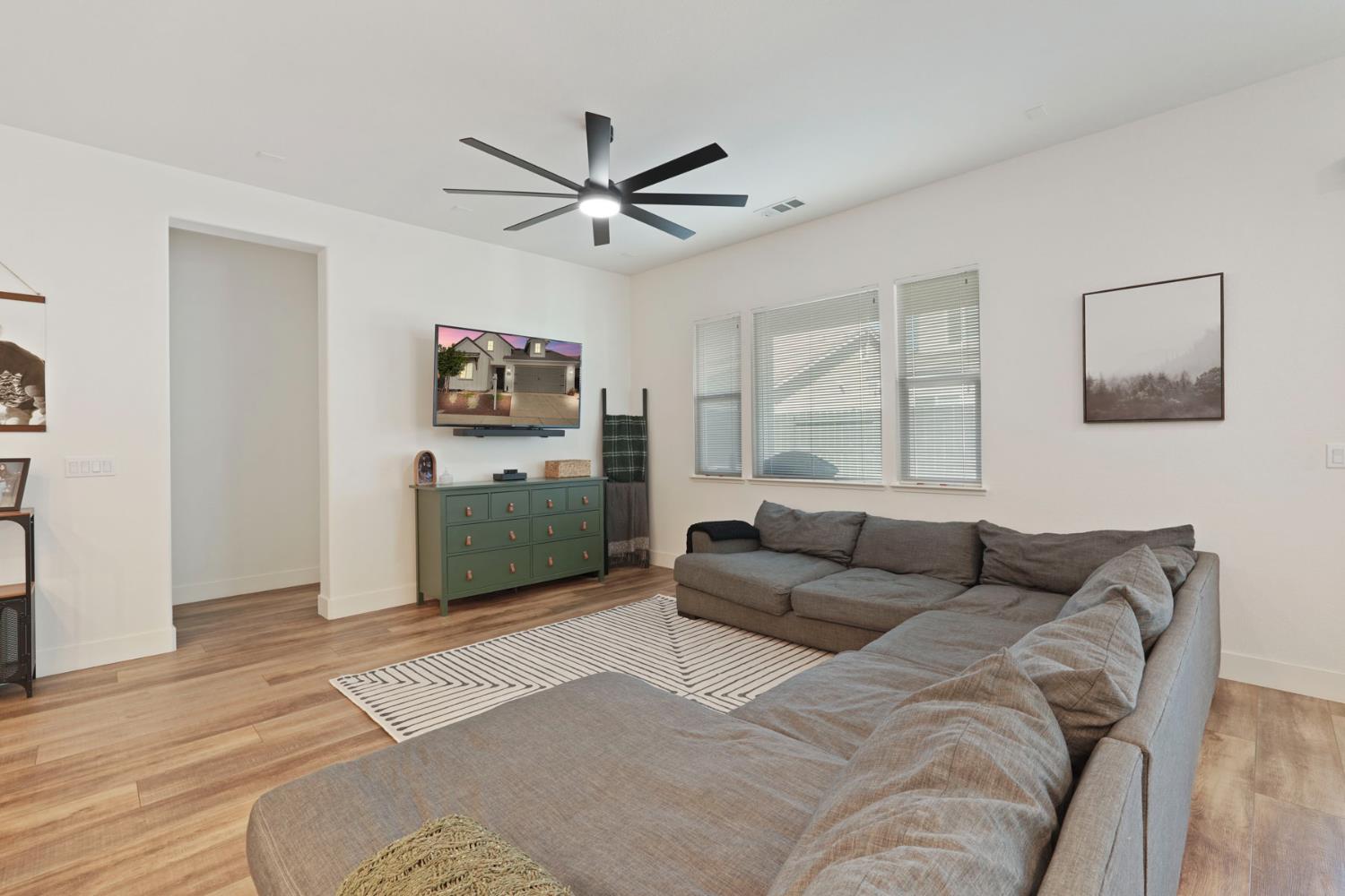 2446 Paramount Lane Manteca, CA 95337 - Photo 7 of 39