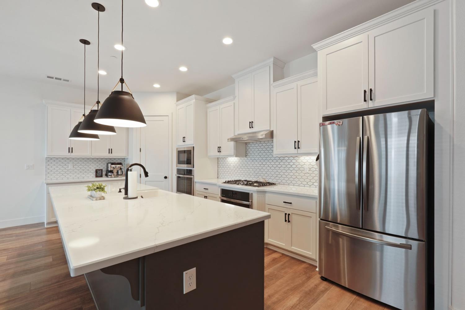 2446 Paramount Lane Manteca, CA 95337 - Photo 10 of 39