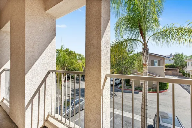 $405,000 | 26390 Arboretum Way, Unit 3004, Murrieta, CA 92563