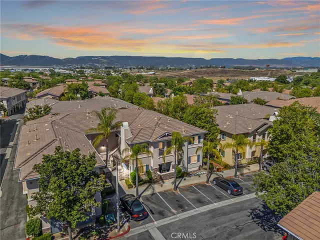 $405,000 | 26390 Arboretum Way, Unit 3004, Murrieta, CA 92563