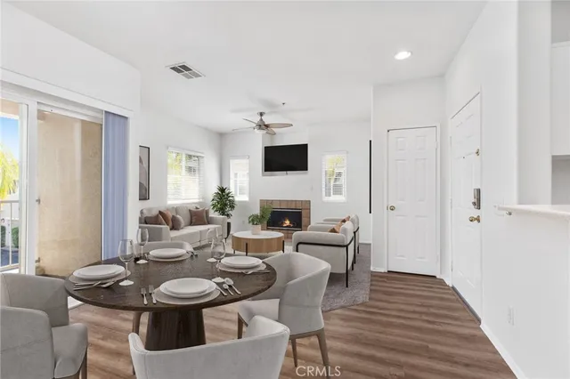 $405,000 | 26390 Arboretum Way, Unit 3004, Murrieta, CA 92563