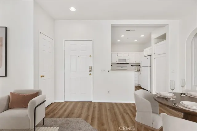 $405,000 | 26390 Arboretum Way, Unit 3004, Murrieta, CA 92563