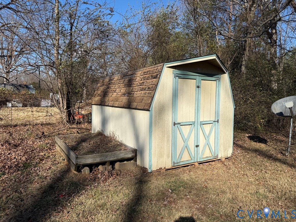243 Tuggle Road Prospect, VA 23960 - Photo 10 of 24 a backyard of a house with yard and seating space