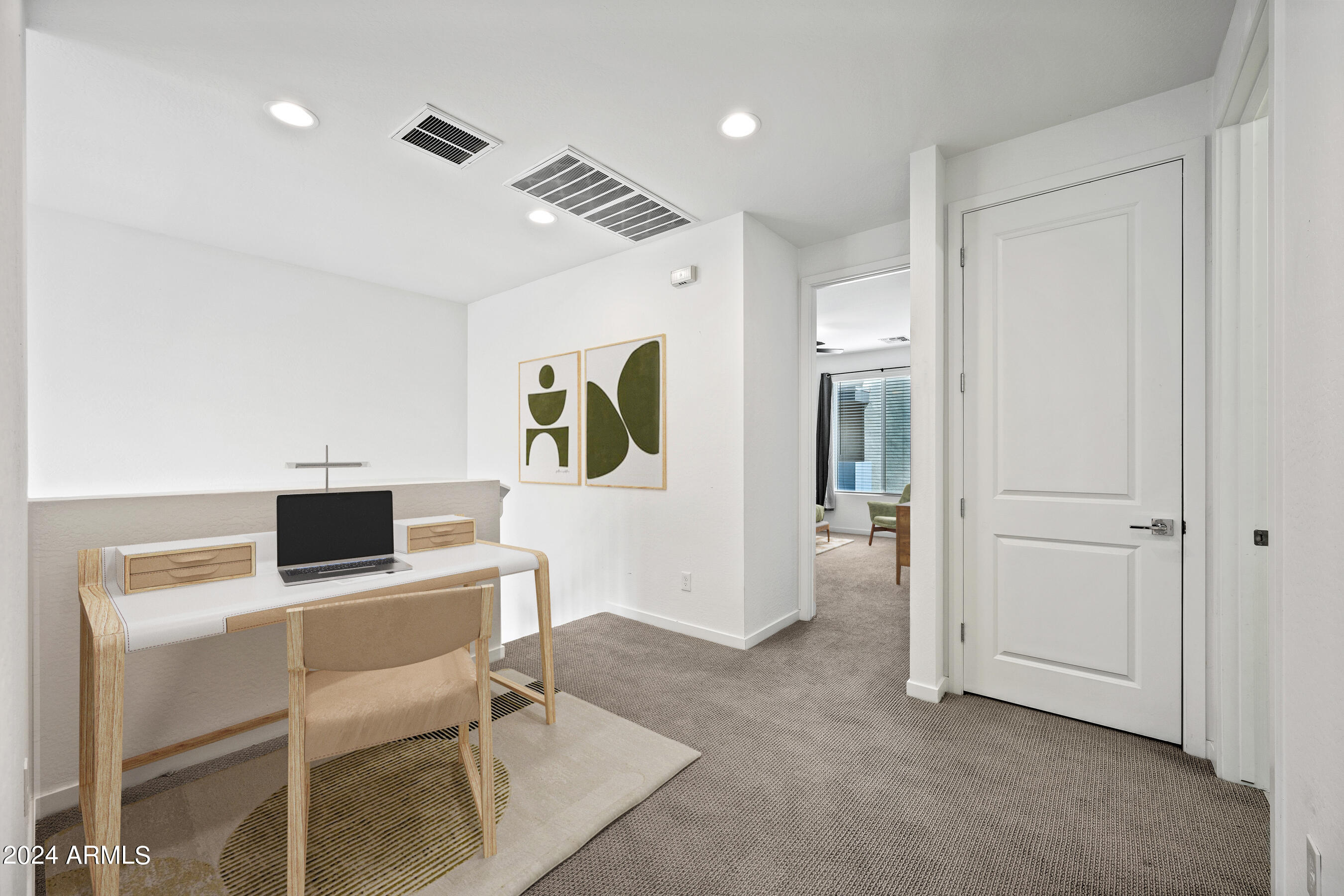 901 South Smith Road, Unit 1012 Tempe, AZ 85281 - Photo 15 of 27 1012 - upstairs landing