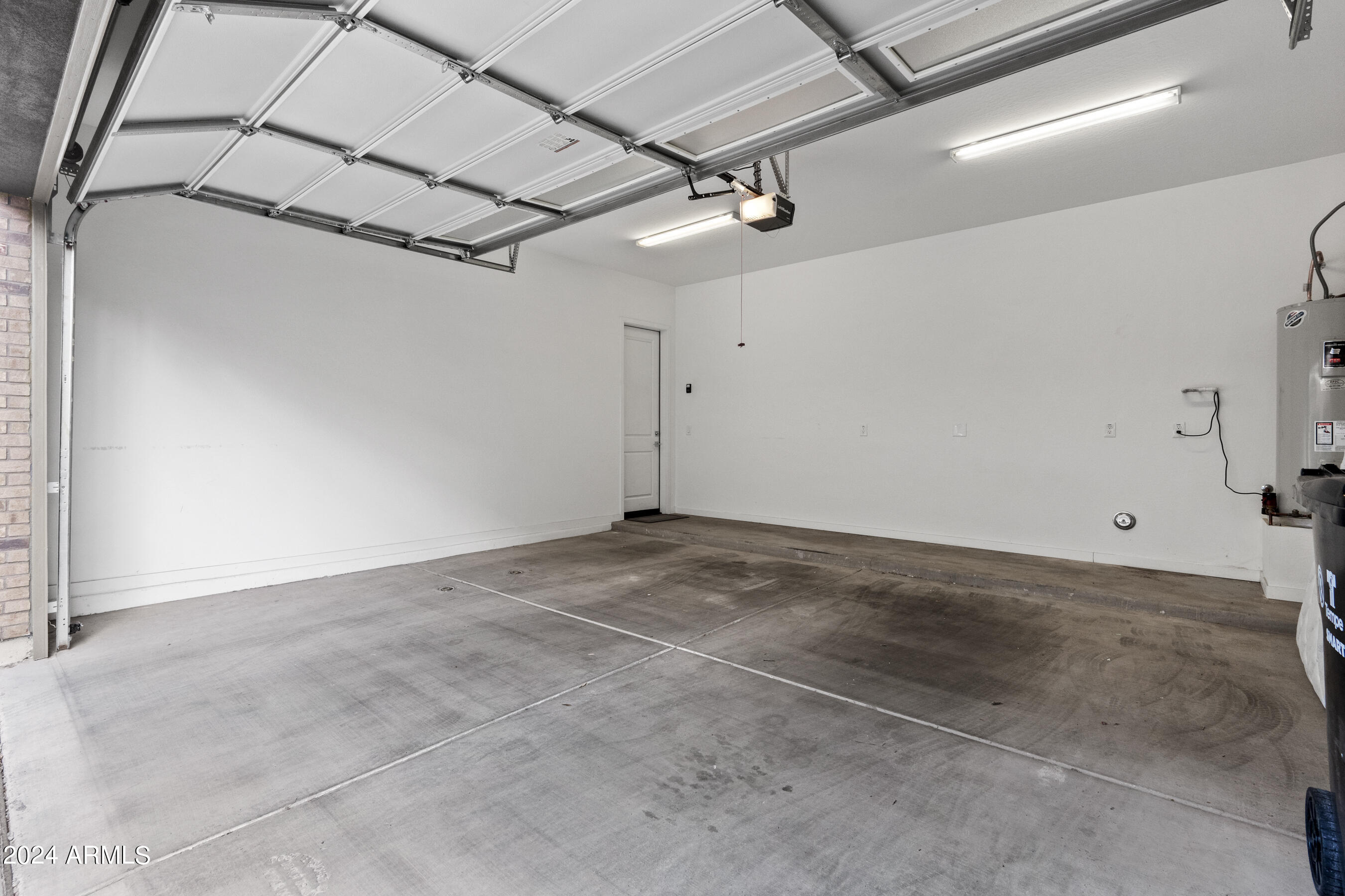 901 South Smith Road, Unit 1012 Tempe, AZ 85281 - Photo 23 of 27 1012 - two car garage