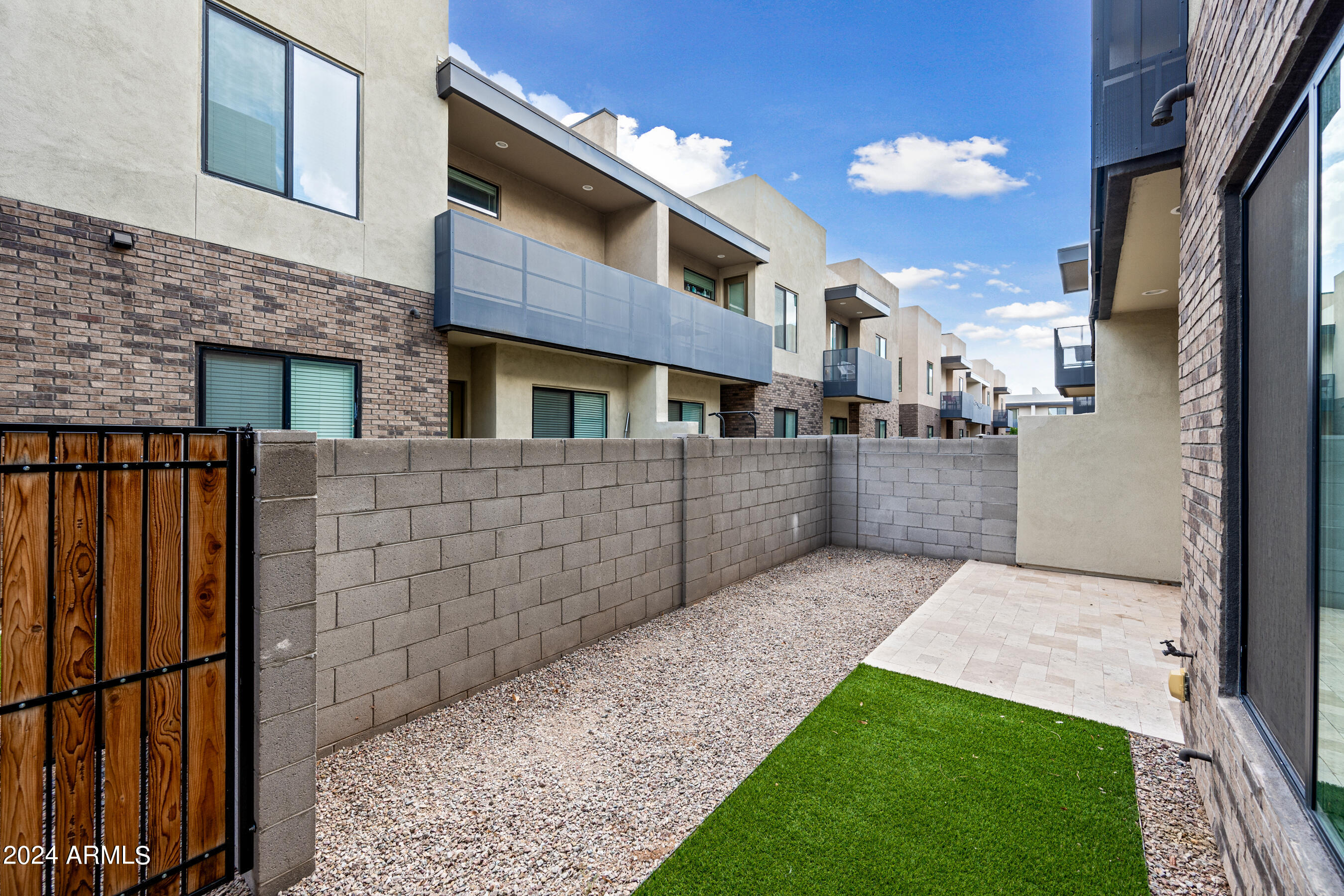 901 South Smith Road, Unit 1012 Tempe, AZ 85281 - Photo 7 of 27 1012 - Patio