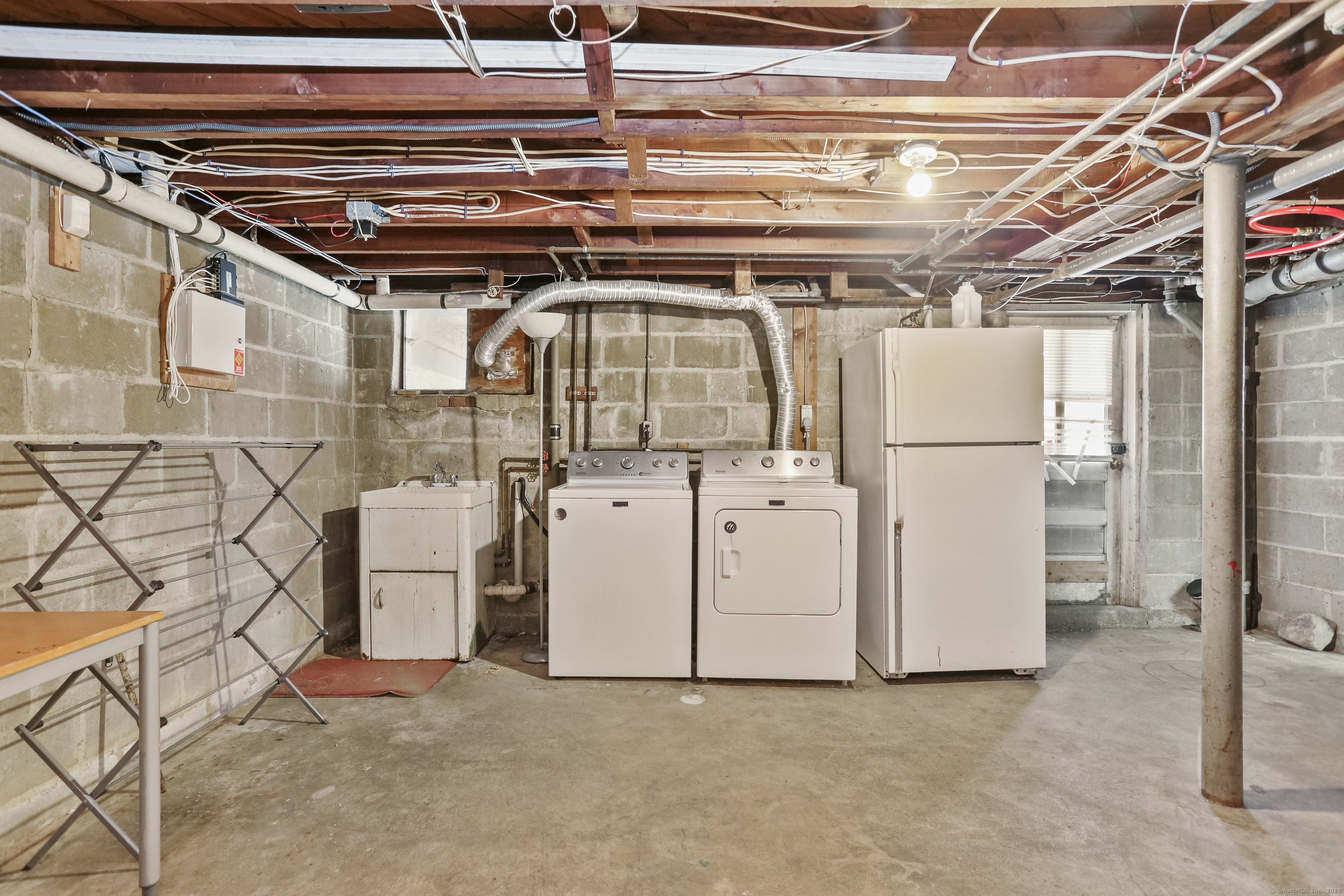 219 Hollow Tree Ridge Road Darien, CT 06820 - Photo 20 of 27 Washer and dryer.